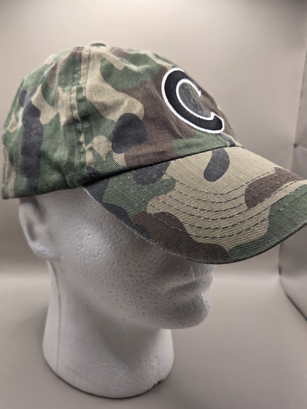 Old Style men's camouflage Chicago Cubs Clean Up adjustable hat.